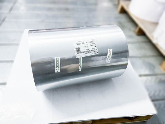 Хорошая цена Пустой водонепроницаемый клей BOPP Jumbo Roll этикетки 75μ толщины лица Масляный клей онлайн