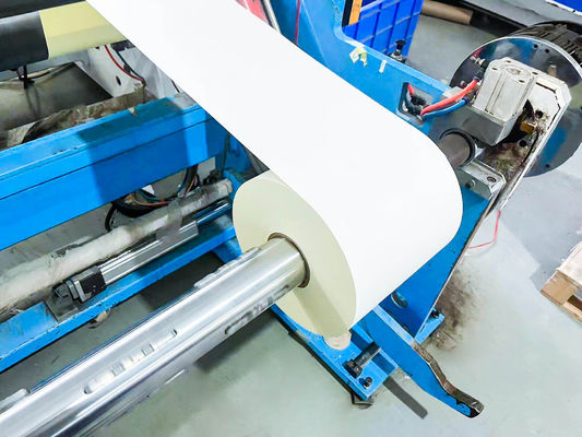 Хорошая цена Обычная клеящаяся бумажная рулонная этикетка 80 г. Толщина поверхности онлайн