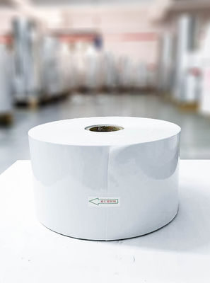 Хорошая цена Прозрачная PET самоклеящаяся наклейка бумажная рулонка Масляный клей ПВХ онлайн