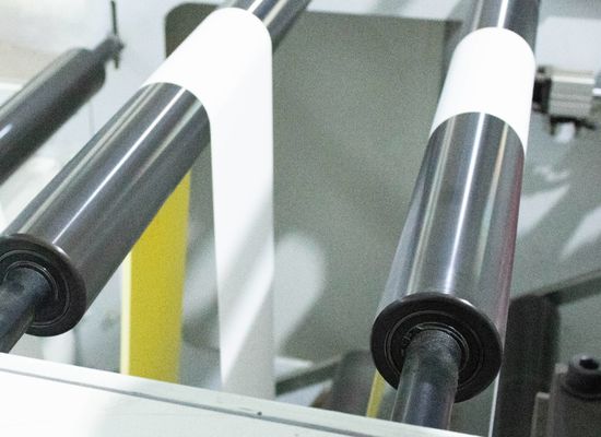 Хорошая цена Глянцевая бумага Джамбо Печатная бумага Руловый горячее плавление клея Нормальное липкое онлайн